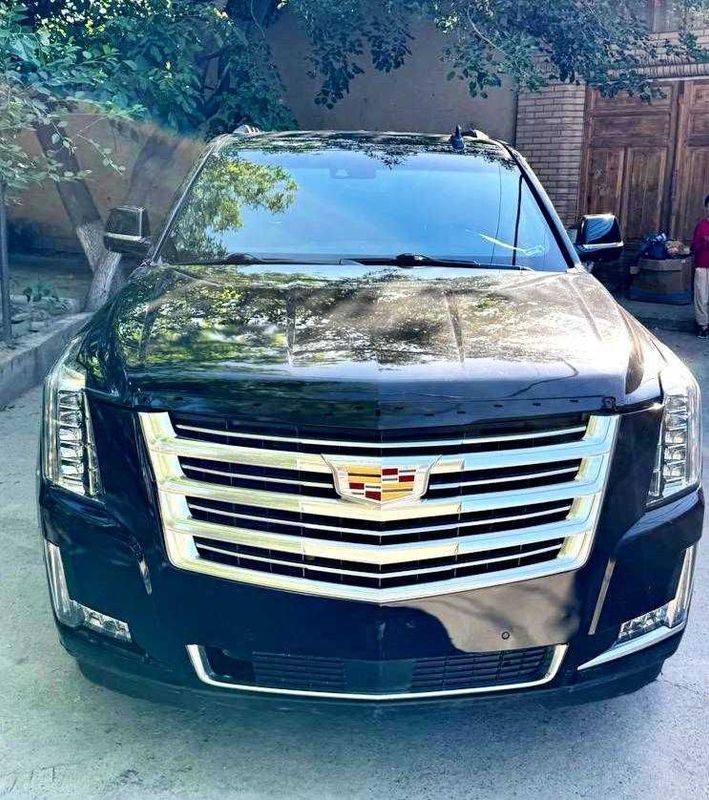 cadillac escalade sotiladi