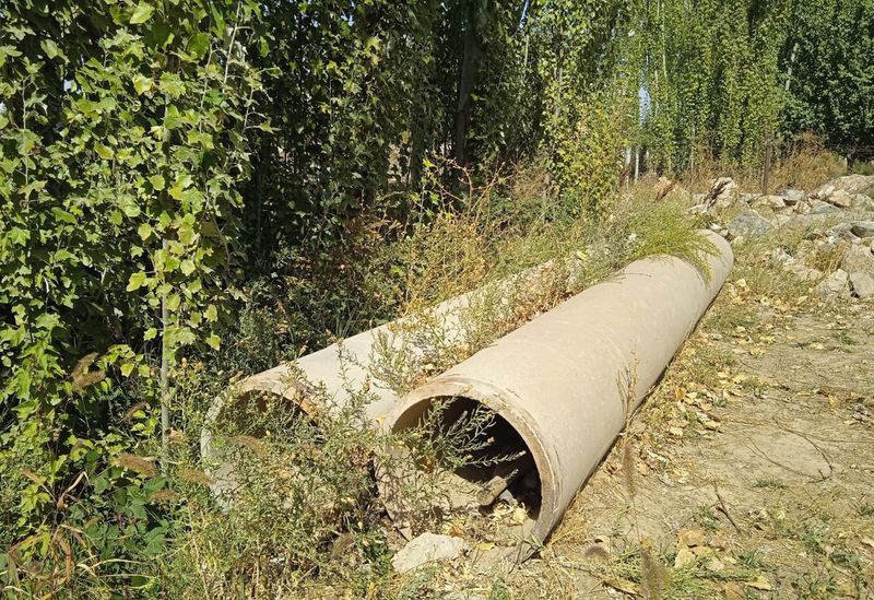 Trubalar sotiladi, butun va mustahkam.