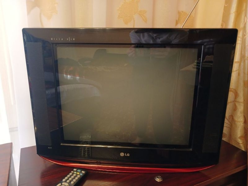 Телевизор плоский экран LG, в идеальном состоянии.