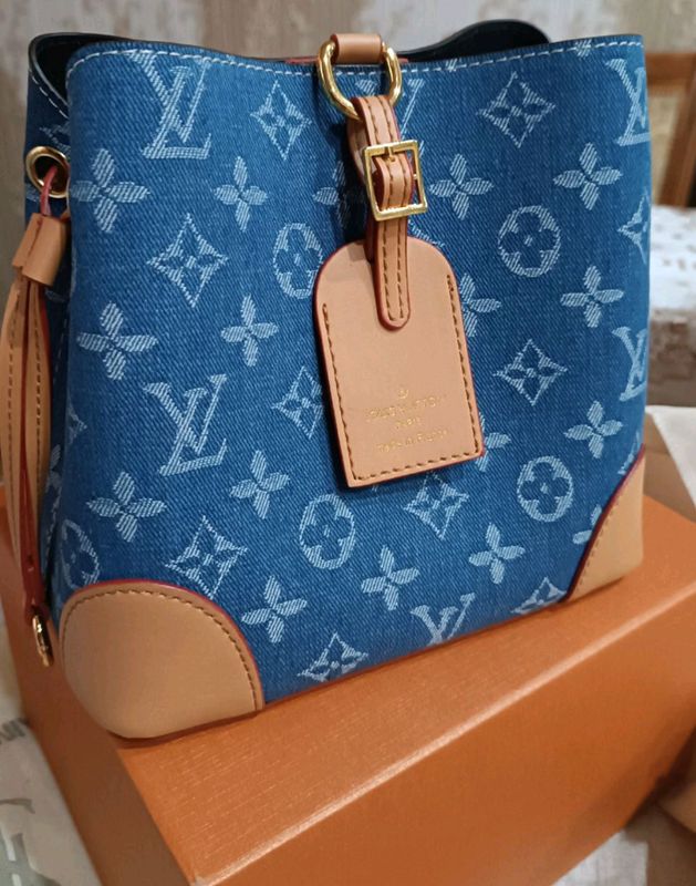 sumka Luis Vuitton brendi
