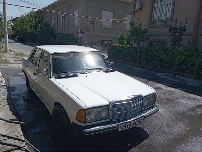 Mercedens benz w123 kuzov 1982 yil Mercedens benz w123 kuzov 1982 yil