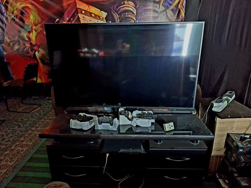PlayStation 4 есть и 3 продам оба сразу,есть 4 джойстика у PlayStation 4 есть и 3 продам оба сразу,есть 4 джойстика у