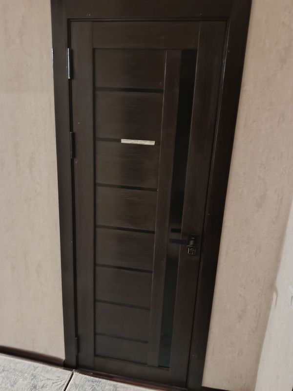 Eshik sotiladi holati yaxshi 2 xil