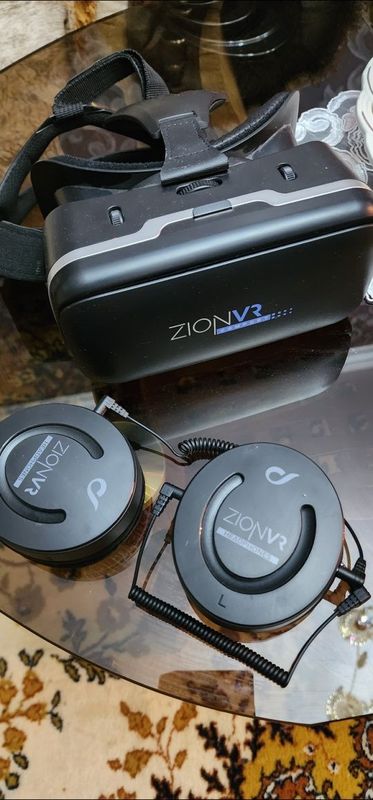 Очки виртуальный реальности ZionVR + наушники пользовано пару раз Очки виртуальный реальности ZionVR + наушники пользовано пару раз
