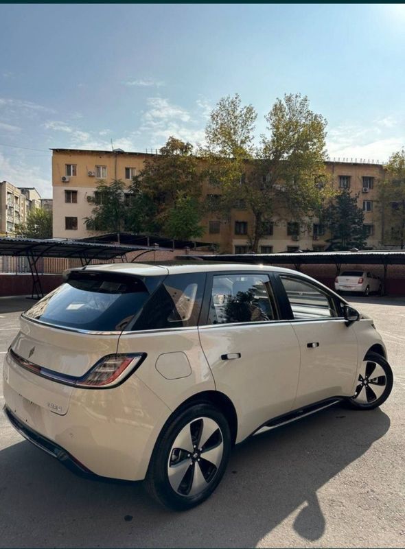 Wuling Baojun Cloud Yil 2023 yengi Elektormator quvvati 100 kw Yuqor