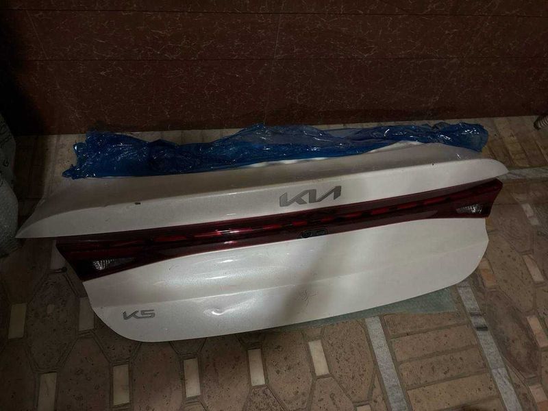 KIA K5 GTline bagaj stop KIA K5 GTline bagaj stop