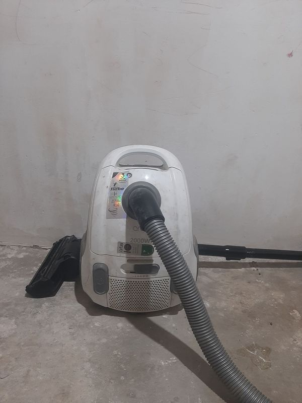 Продаю Пылесос Artel