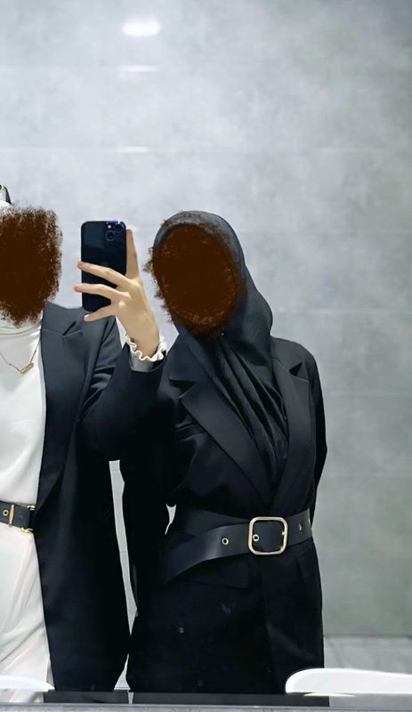 S razmerdagi kostyum S razmerdagi kostyum