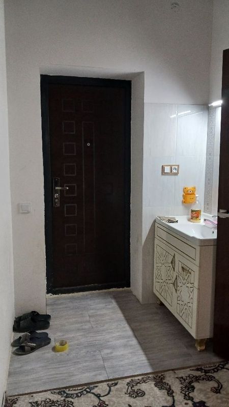 Urganch shaxar Nihol maktab yonida 7/4 qavatda joylashgan 2 xonali kv