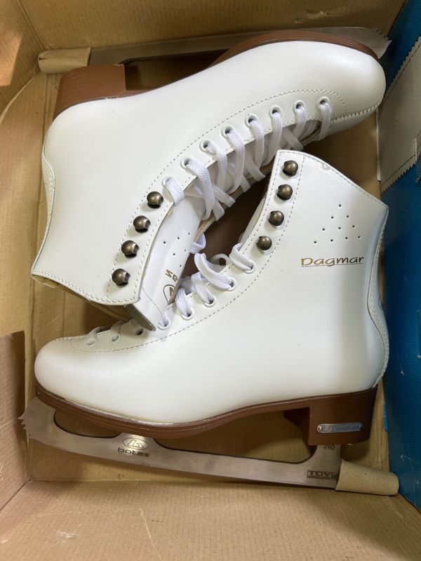 Коньки фигурные Botas