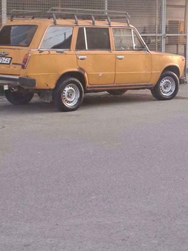 Vaz 21 02 sotiladi