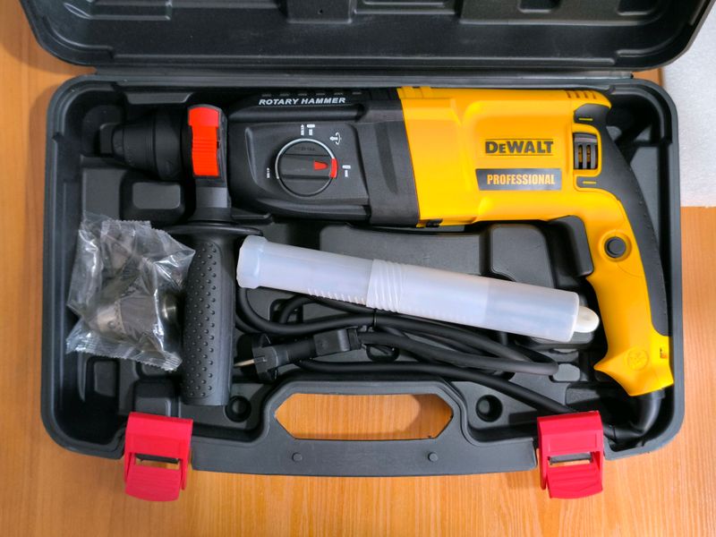 Перфоратор DeWalt, 1500W Перфоратор DeWalt, 1500W