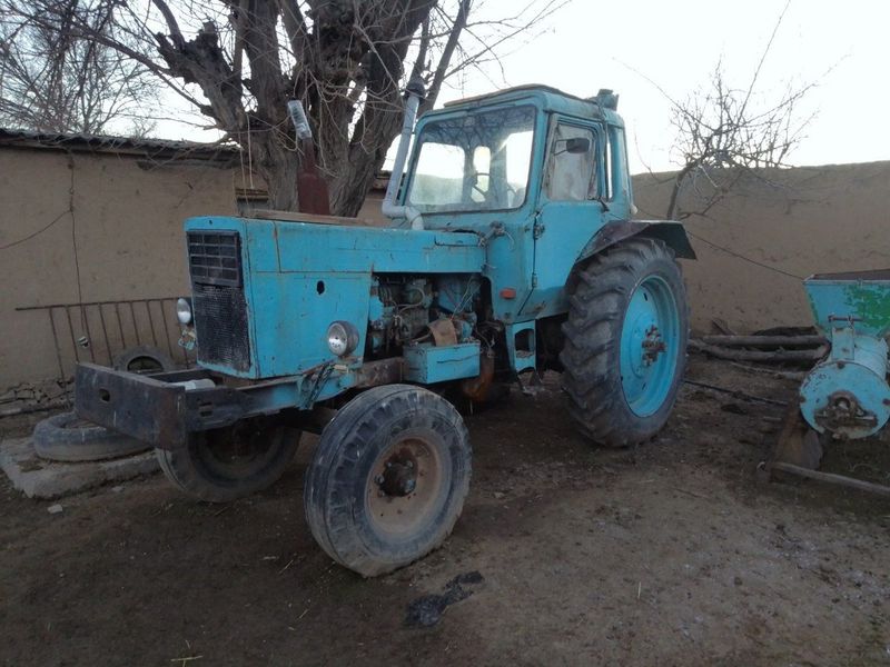 Traktor 80 yili 1990