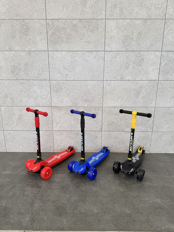 Самокат Трехколесный гелвий баллон 3-6 лет ferrari Castrum Toys Самокат Трехколесный гелвий баллон 3-6 лет ferrari Castrum Toys
