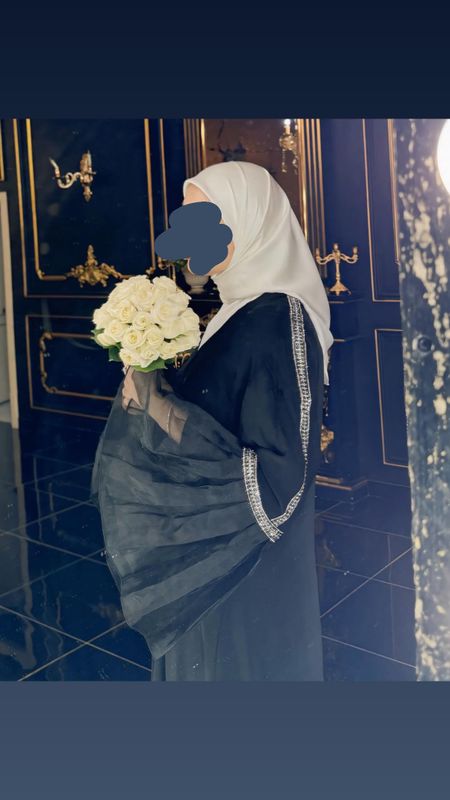 Abaya sotiladi!