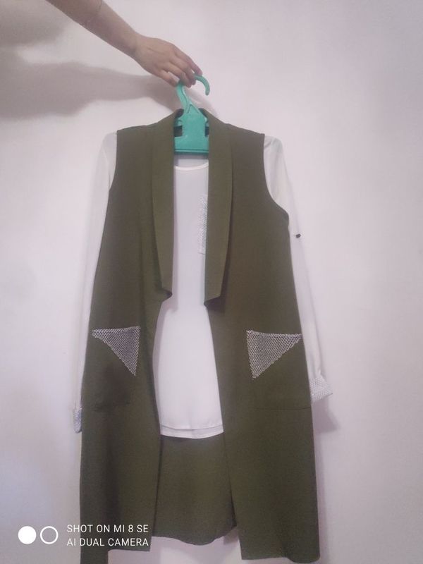 Kofta va jaket bez rukafkasi blan yangi turetskiy Kofta va jaket bez rukafkasi blan yangi turetskiy
