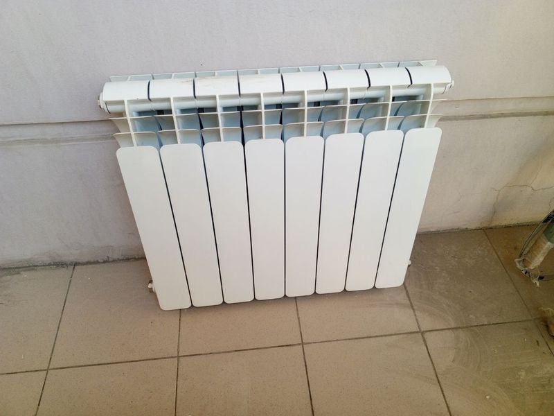 Продаю алюминевый радиатор в хорошем состоянии. Продаю алюминевый радиатор в хорошем состоянии.
