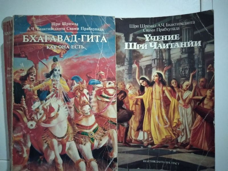 Продаются книги книги