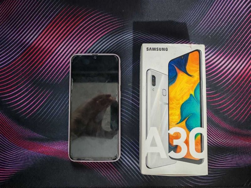 Samsung Galaxy A30 Samsung Galaxy A30