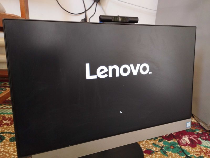 Monoblok lenovo core i3 8 1tg hard Срочно моноблок