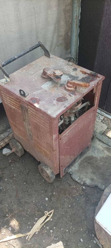 Сварочный аппарат 380V заводской Сварочный аппарат 380V заводской