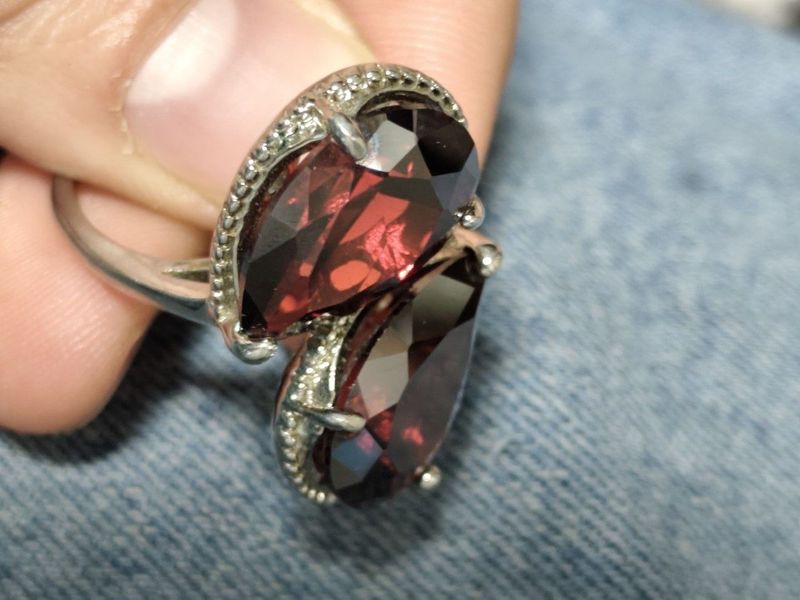 Продам серебряное кольцо Продам серебряное кольцо