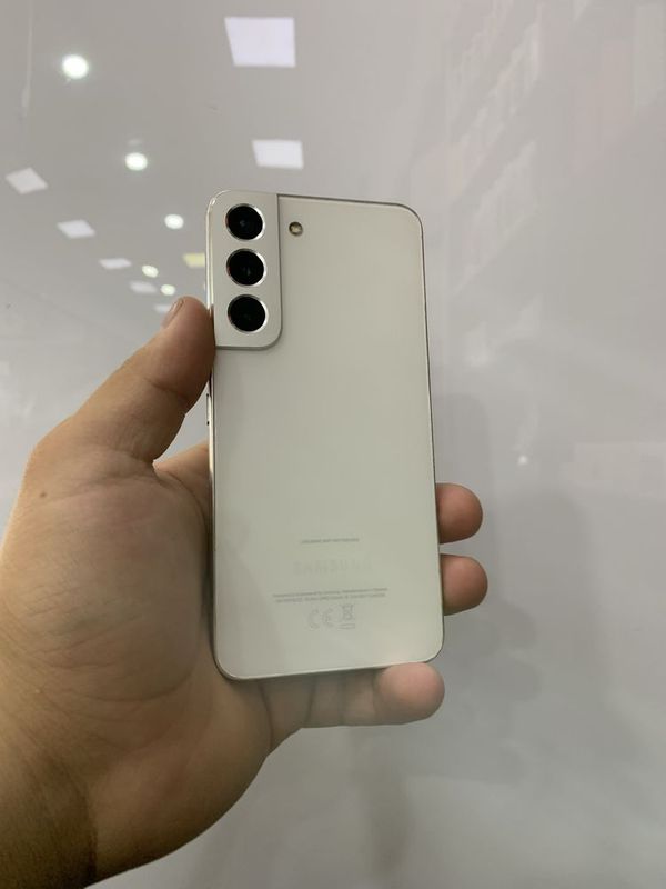 Samsung S22 8/128 naxtga va nasiyaga Samsung S22 8/128 naxtga va nasiyaga