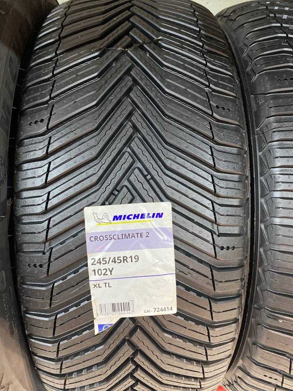 Michelin CrossClimate 2 245/45R19 Michelin CrossClimate 2 245/45R19