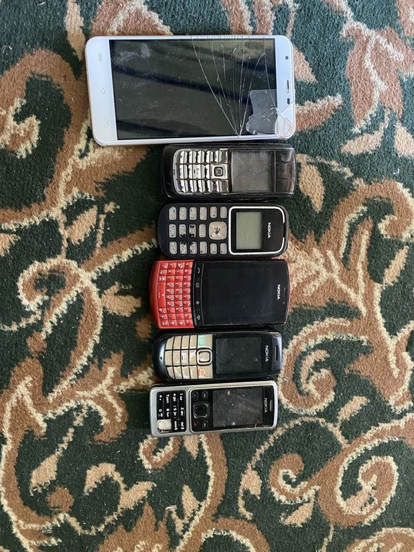 Nokia telefonlar hammasi 300,000