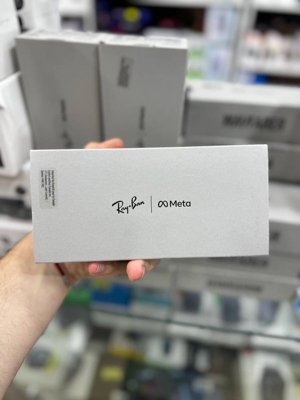 Очки Ray-Ban Meta Wayfarer RW4006 в цвете Shiny Black с прозрачными линзами Очки Ray-Ban Meta Wayfarer RW4006 в цвете Shiny Black с прозрачными линзами