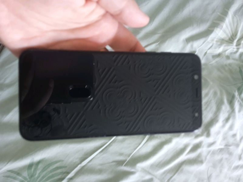 Samsung A6 telefoni