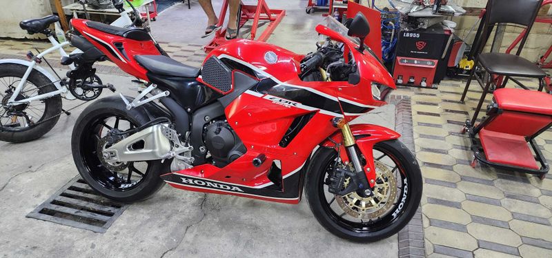 HONDA cbr 600 RR HONDA cbr 600 RR