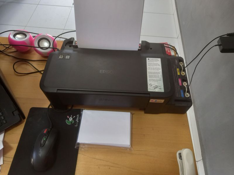 L 121 Epson rangli printer sotiladi