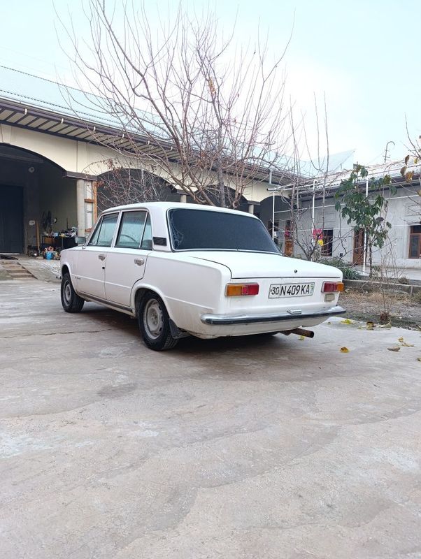 Vaz 21011 sotiladi