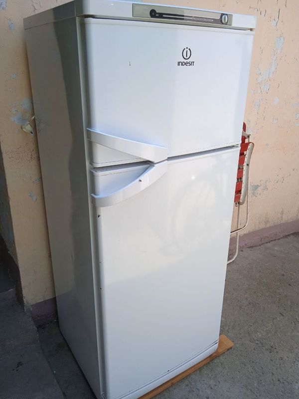 Продам холодильник InDesit
