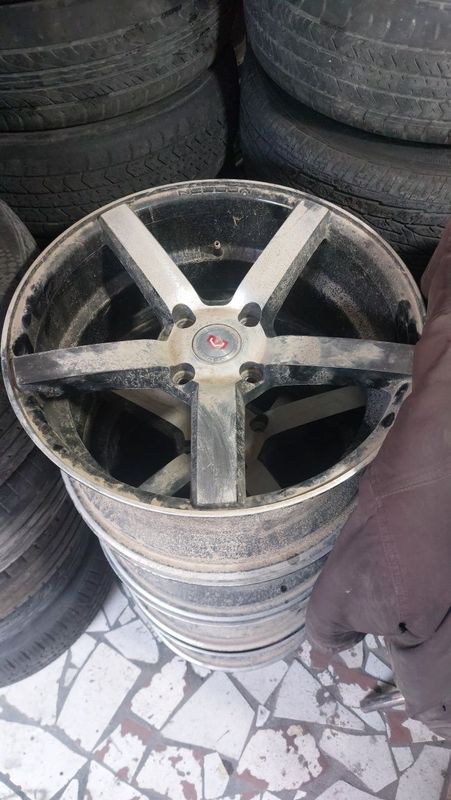17 diska sotladi laseti jentraga tushadi narhi 200$ 17 diska sotladi laseti jentraga tushadi narhi 200$