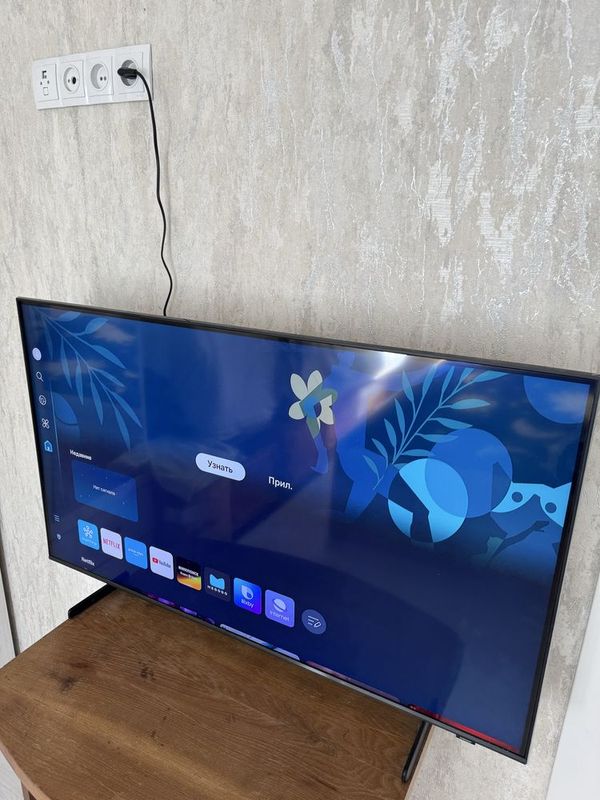 Samsung 43" QLED 4K Q60C Samsung 43" QLED 4K Q60C