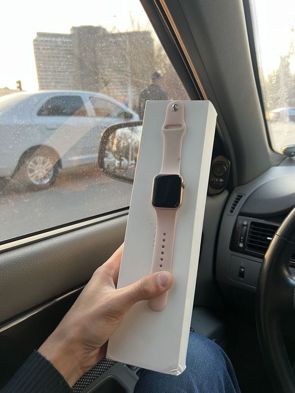 Iwatch 6 40mm gold 32 gb 95% xolati zoʻr kor dokument zaryadcigi bor