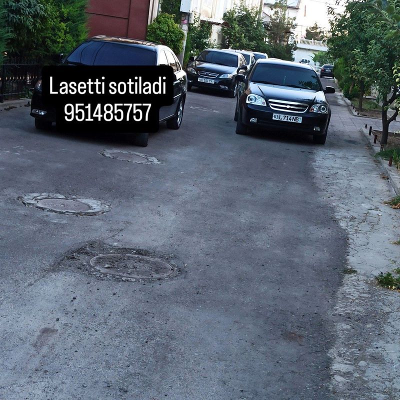 Sotiladi laserti qora 2013 1.6 AT Sotiladi laserti qora 2013 1.6 AT