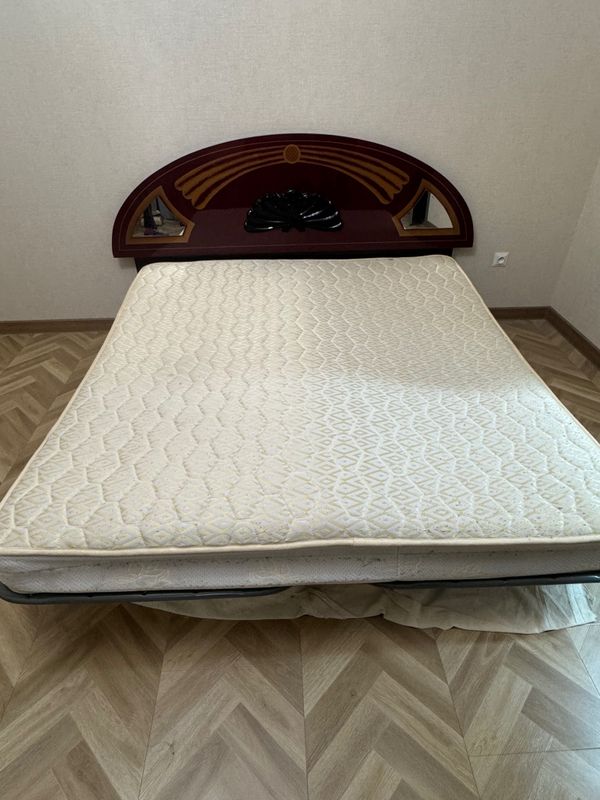 Продается двухспальная кровать