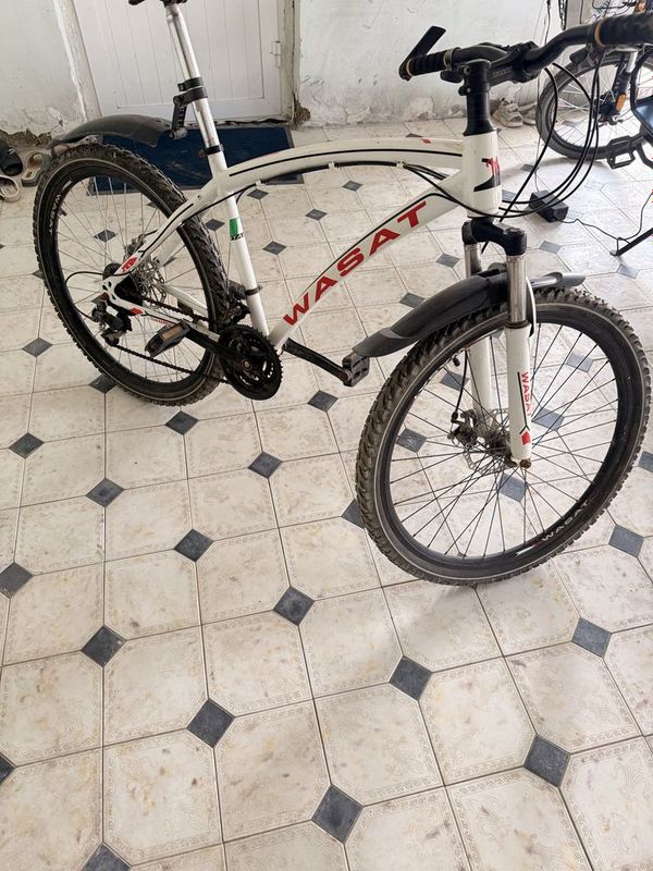 Zamonaviy velosiped tez va arzon narxda sotiladi Zamonaviy velosiped tez va arzon narxda sotiladi