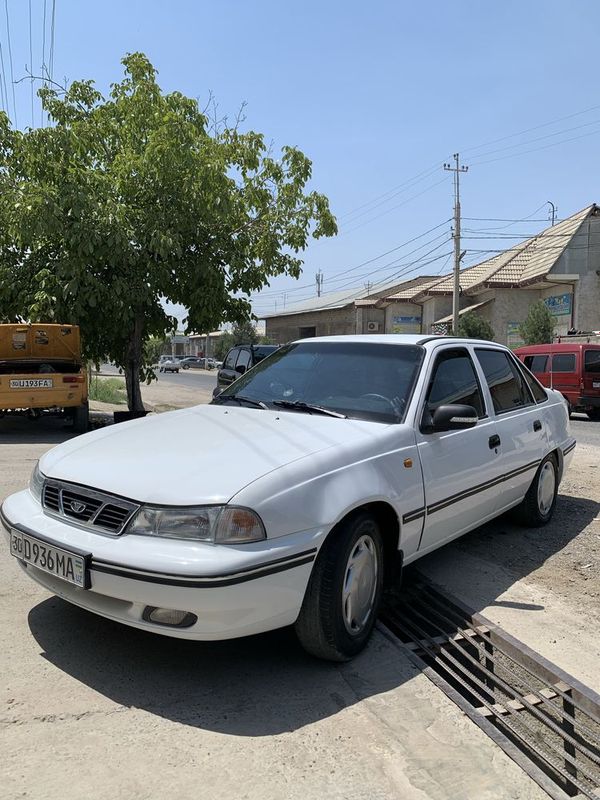 Nexia sotiladi narxi kelishiladi 2000yil