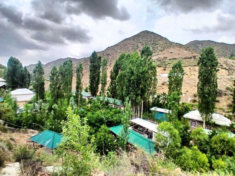 Dacha perevalda dam olish maskani.dachani boʻlib ham sotamiz