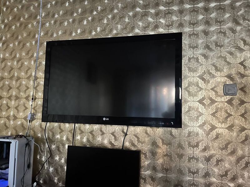 Телевизор LG 42 большой Телевизор LG 42 большой