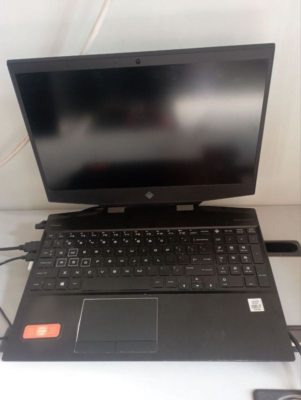 Hp omen 15 rtx2060 i7 10avlod. Hamma oyinlarni yuqori fps da kotaradi