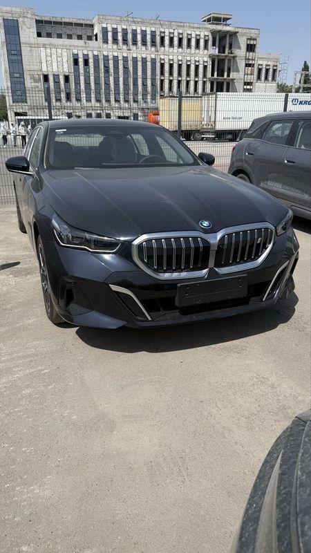 BMW I5 40L M Sport 2025 yil bez probeg BMW I5 40L M Sport 2025 yil bez probeg