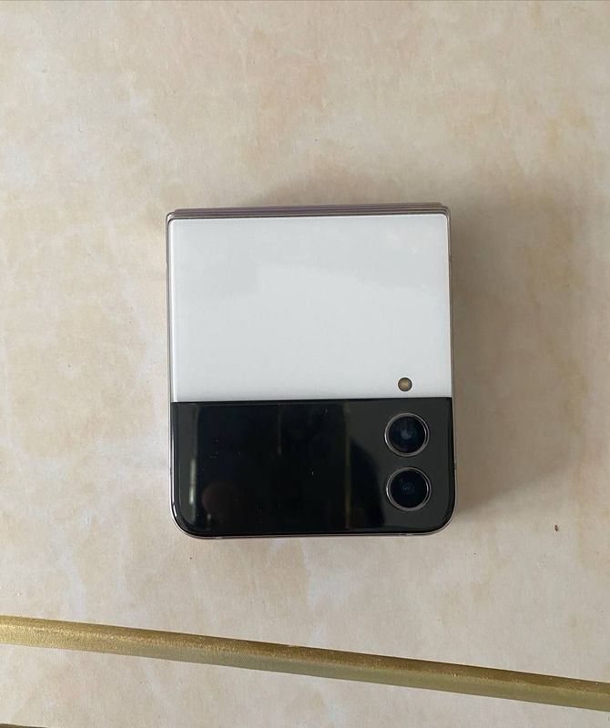 Z flip 4 5G 8/256gb obmen iphone Z flip 4 5G 8/256gb obmen iphone