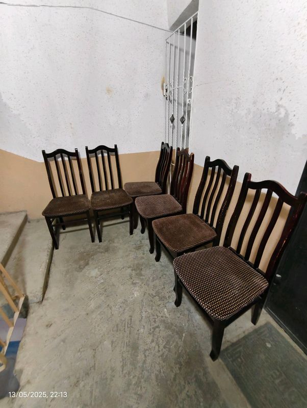Stol va stulchiklar sotiladi Stol va stulchiklar sotiladi