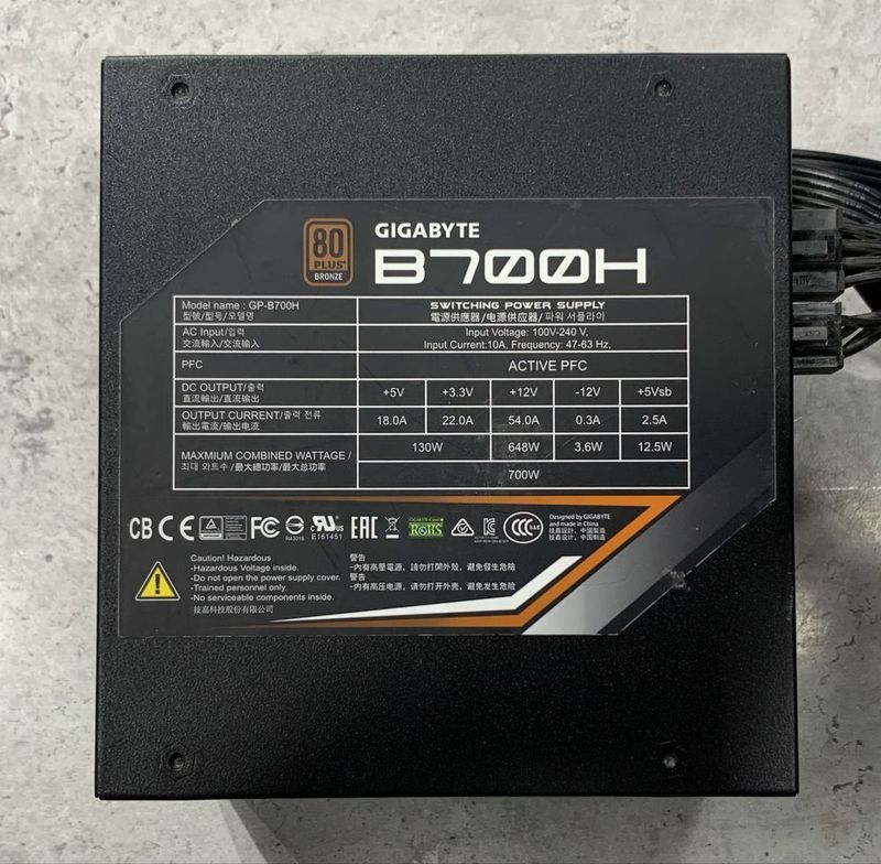 Блок питания Gigabyte B700H