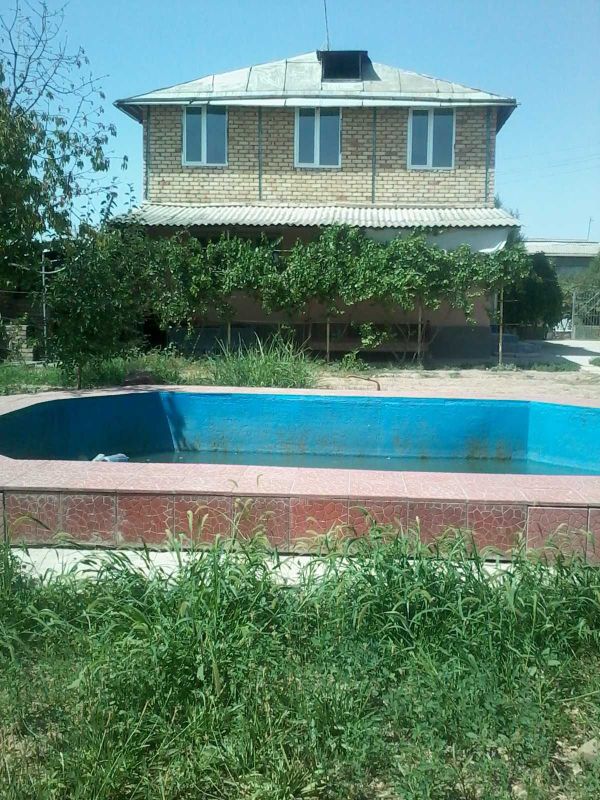 Продаю земельный Участок 10 соток с Большим домом 300 кв.м. В Халкабад